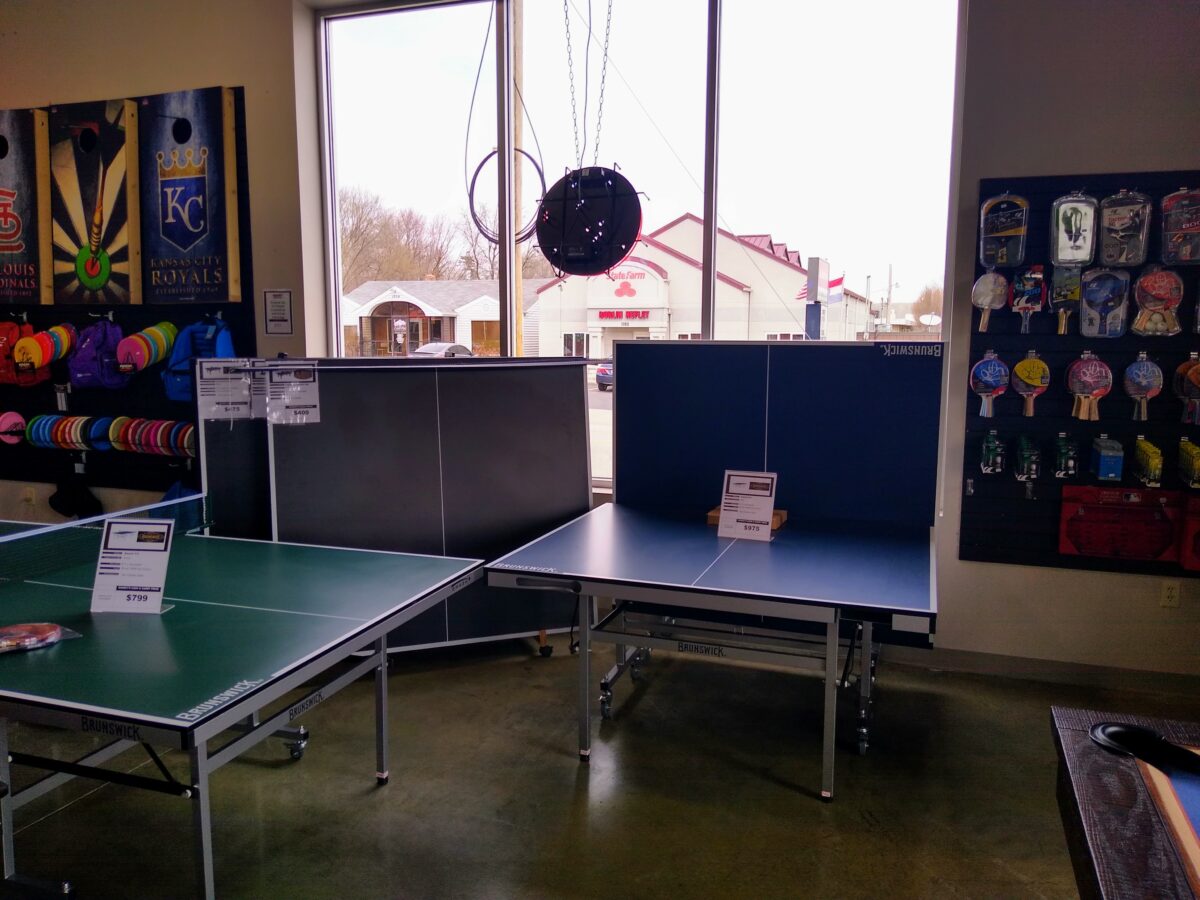 250 INDOOR Ping Pong Table - Cornilleau